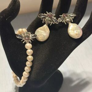 Elegant Pearl and Bee Jewelry Set